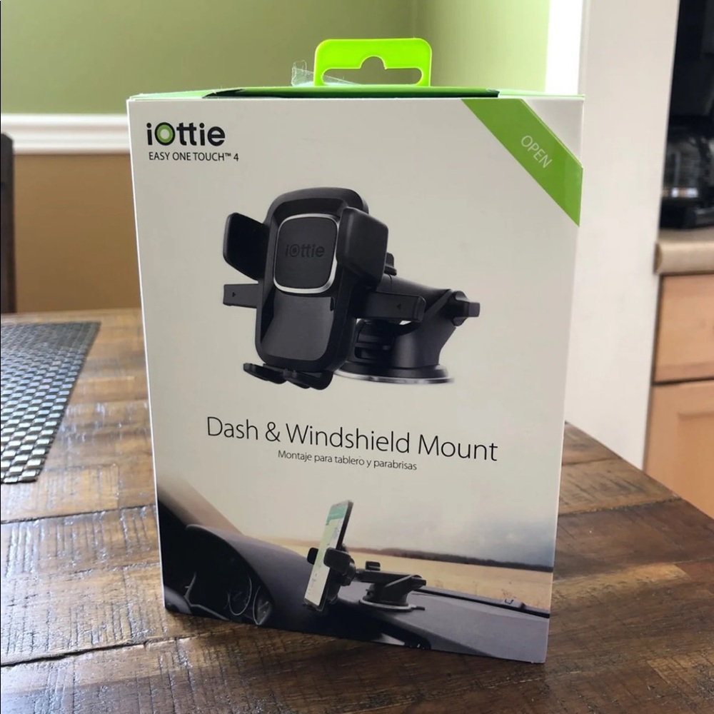 Adjustable phone mount